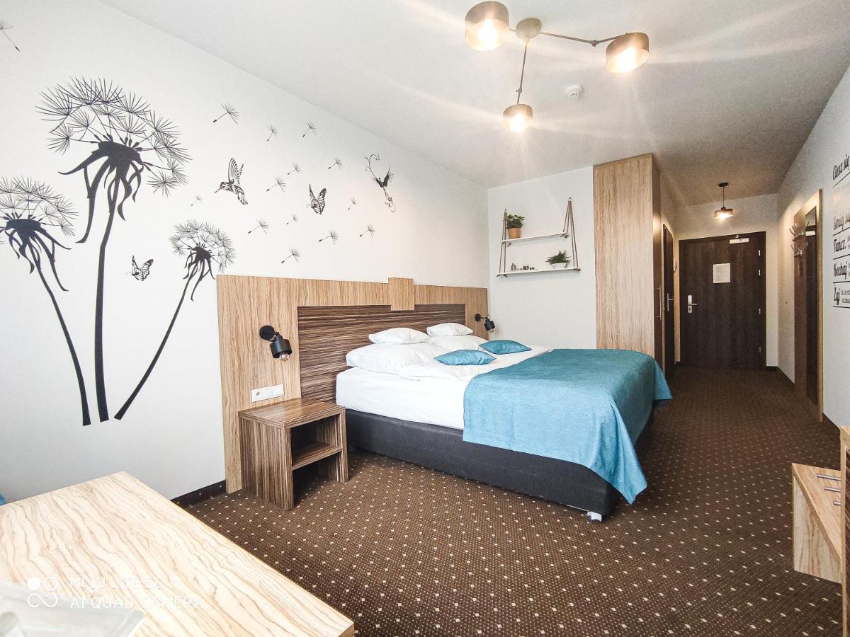 Hotel Milenium Legnica Buitenkant foto