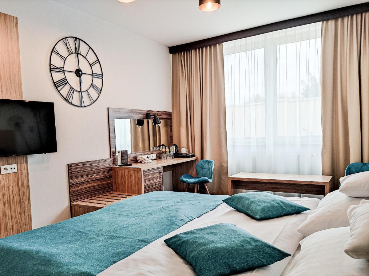 Hotel Milenium Legnica Buitenkant foto