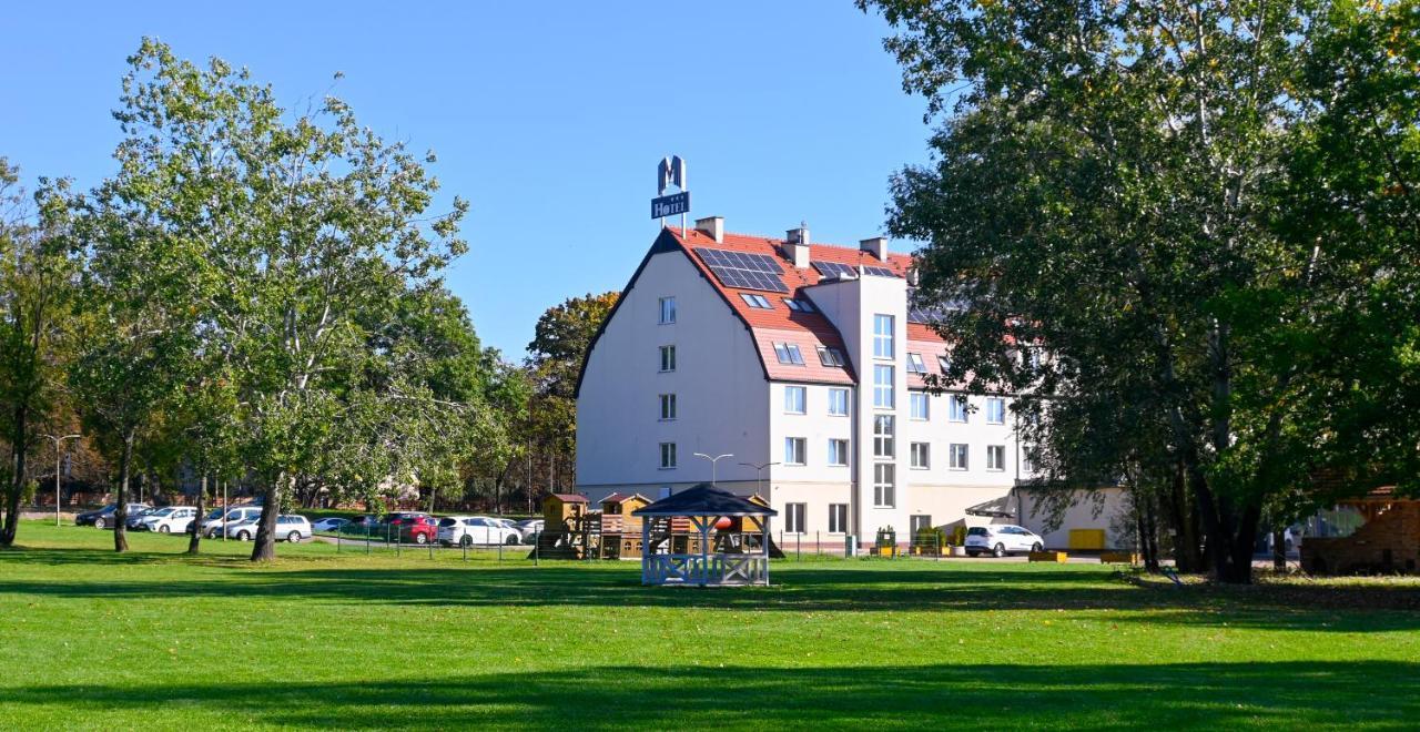 Hotel Milenium Legnica Buitenkant foto
