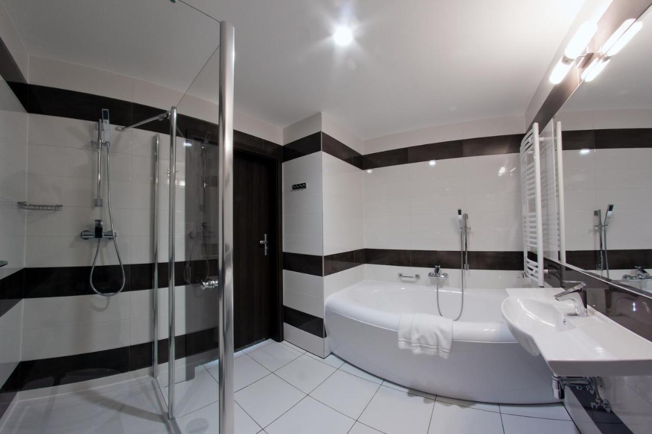 Hotel Milenium Legnica Buitenkant foto