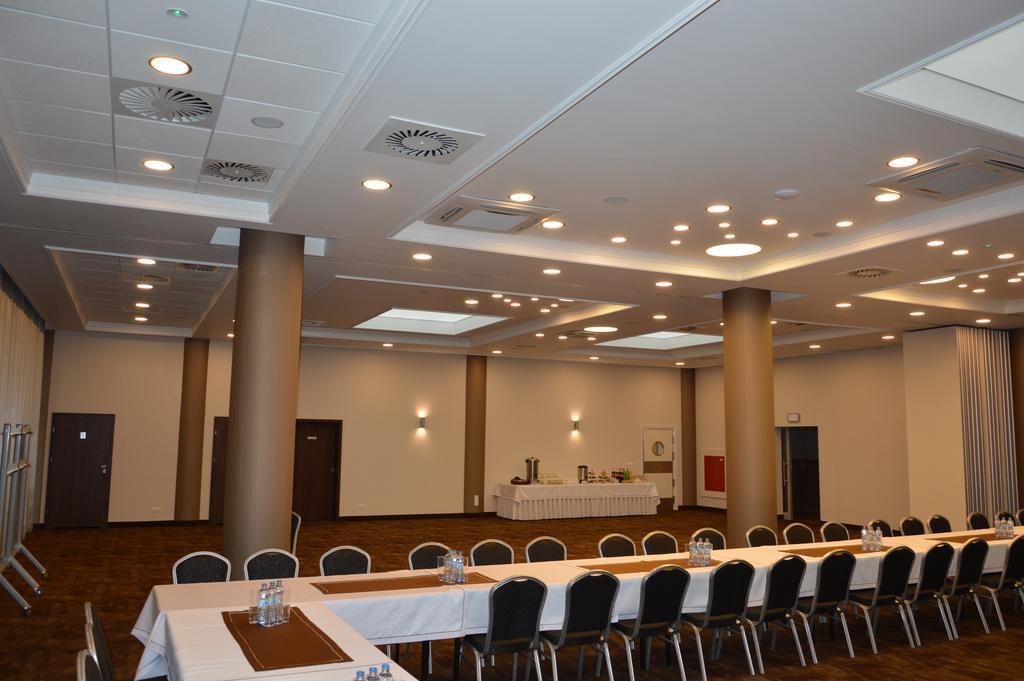 Hotel Milenium Legnica Buitenkant foto