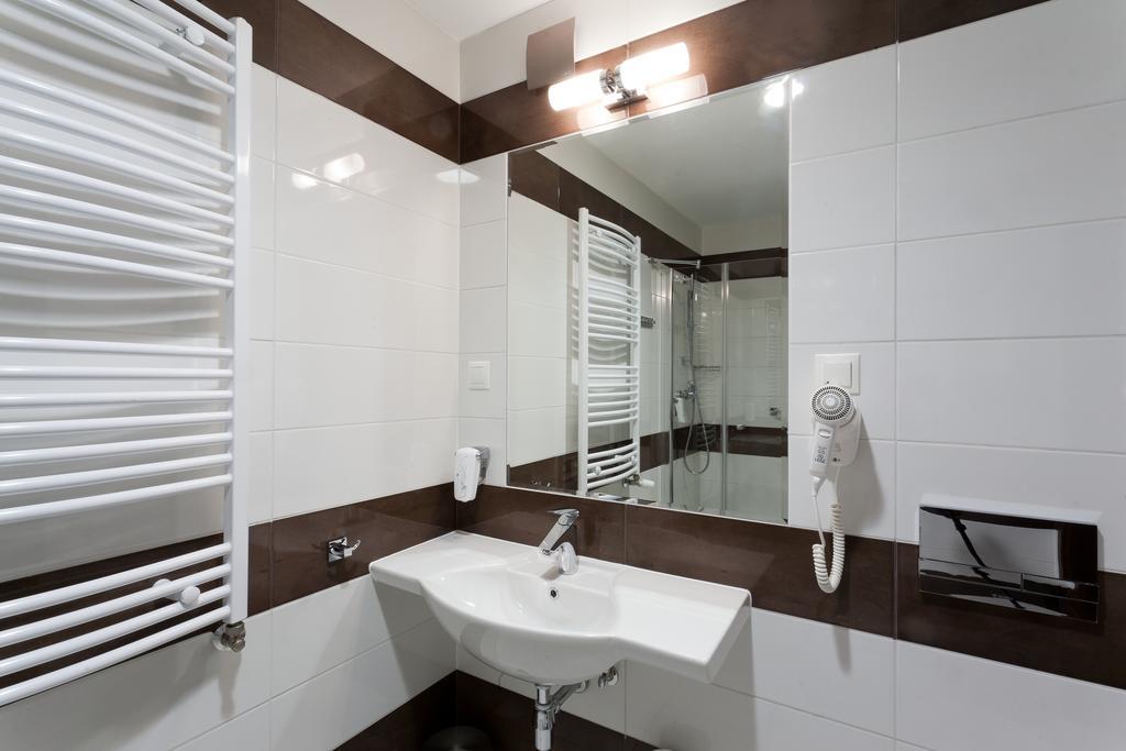 Hotel Milenium Legnica Kamer foto