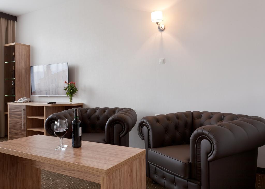 Hotel Milenium Legnica Kamer foto