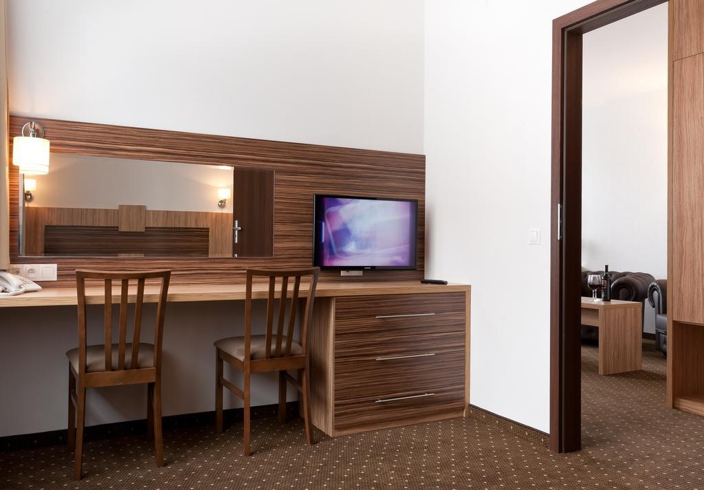 Hotel Milenium Legnica Kamer foto