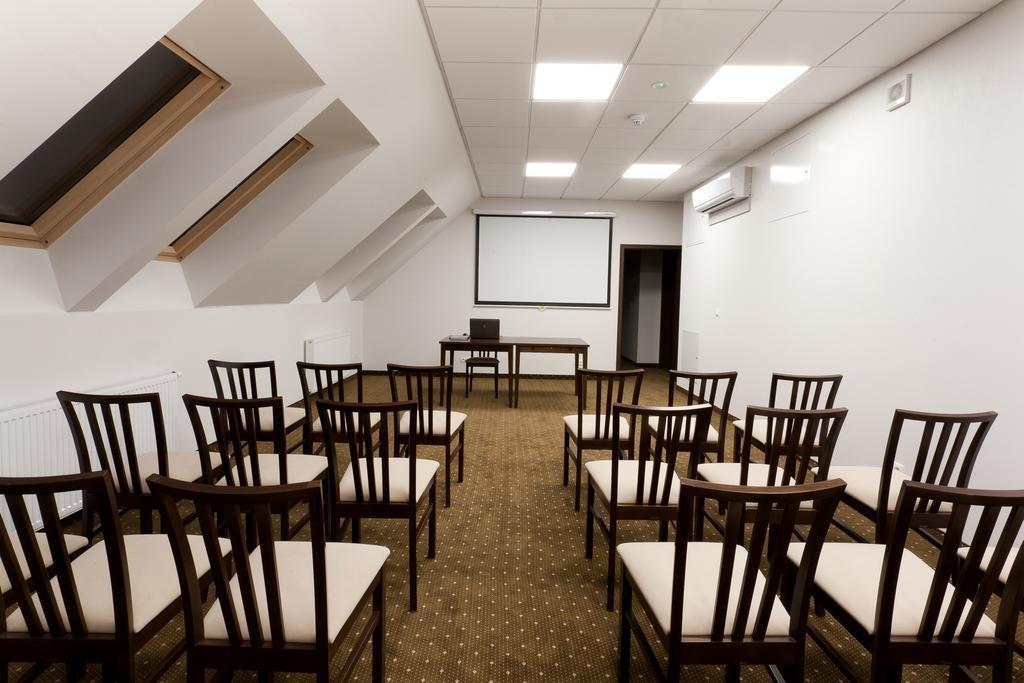 Hotel Milenium Legnica Buitenkant foto